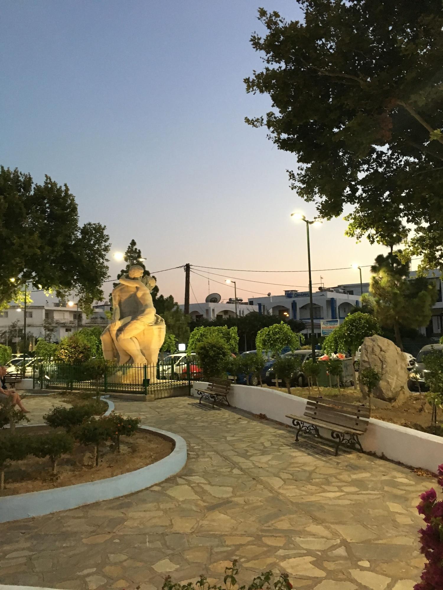 Bivalvia Beach Plus Faliraki Bagian luar foto