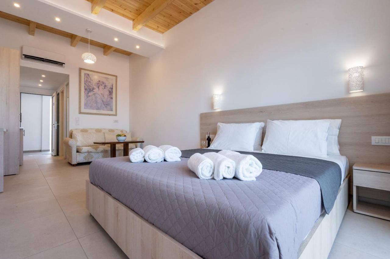 Bivalvia Beach Plus Faliraki Bagian luar foto