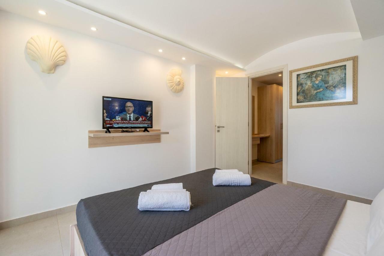 Bivalvia Beach Plus Faliraki Bagian luar foto